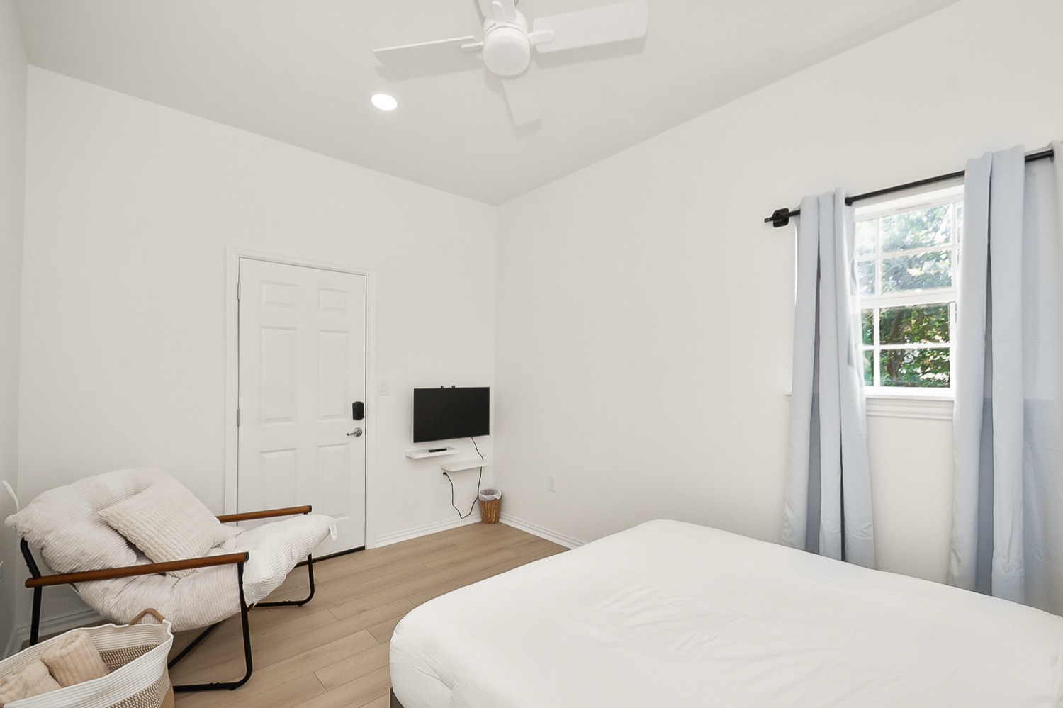 Luxury 3BR Home — photo 36
