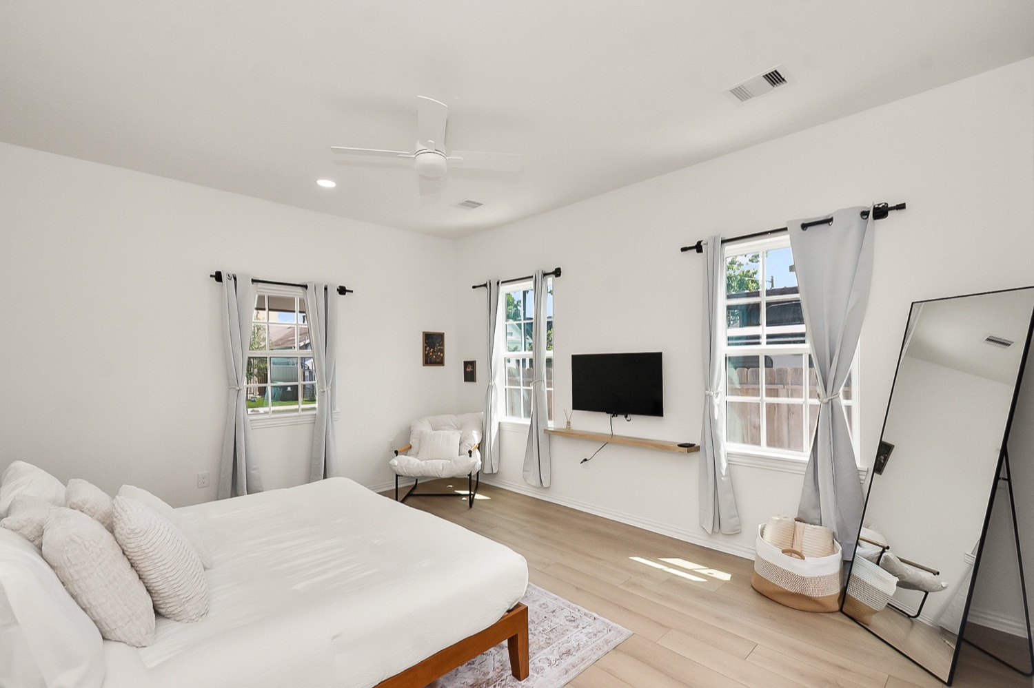 Luxury 3BR Home — photo 41