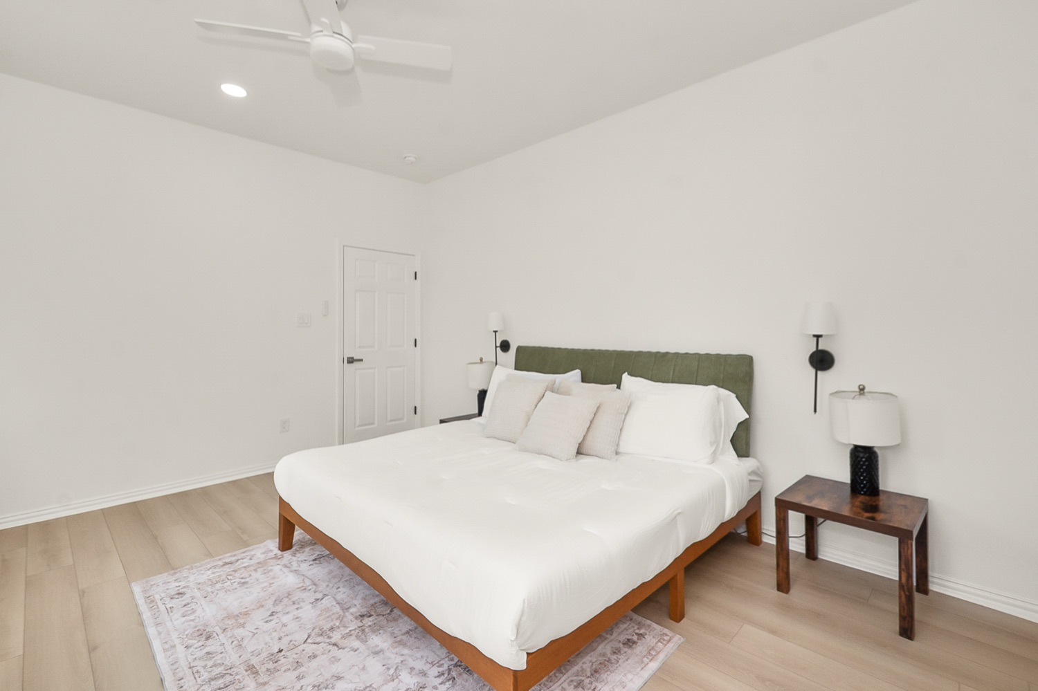 Luxury 3BR Home — photo 42