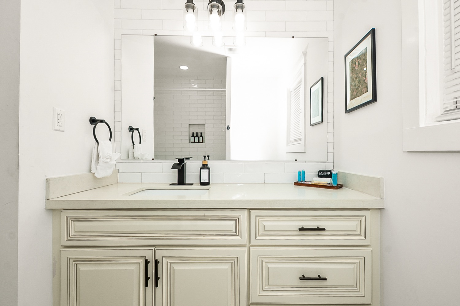 Premium EaDo Apartment — photo 15