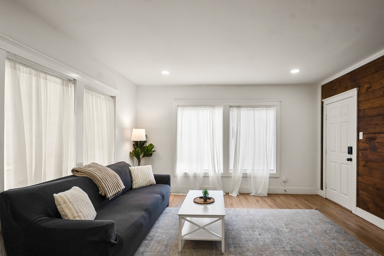 Premium EaDo Apartment — photo 17