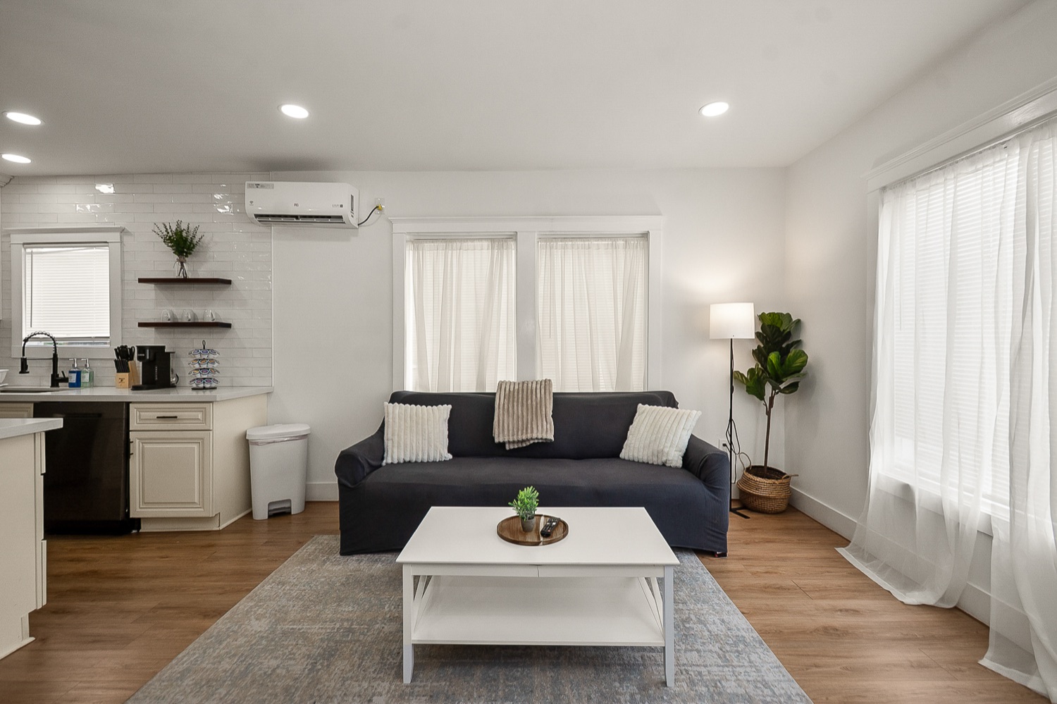 Premium EaDo Apartment — photo 19