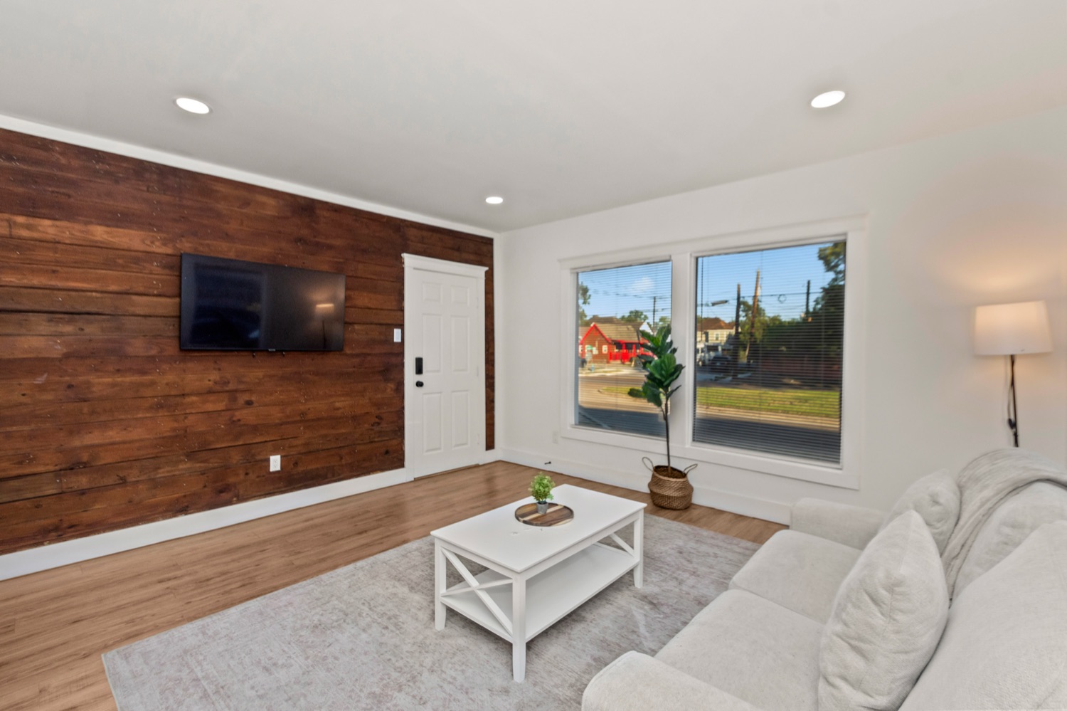 Modern EaDo Apartment Near Downtown