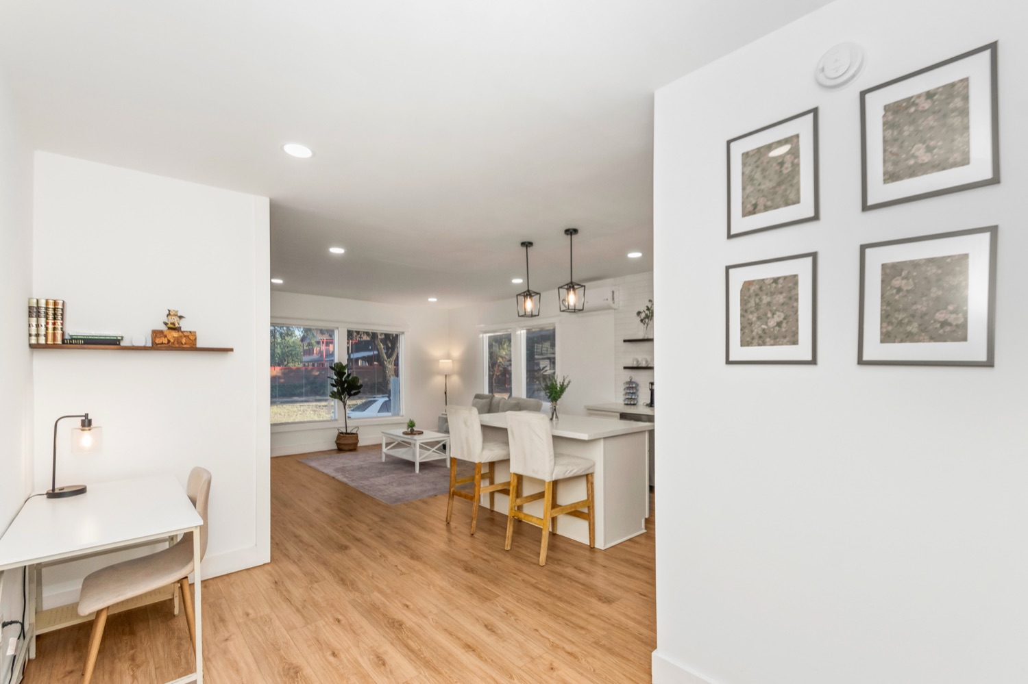 Modern EaDo Apartment Near Downtown — photo 1