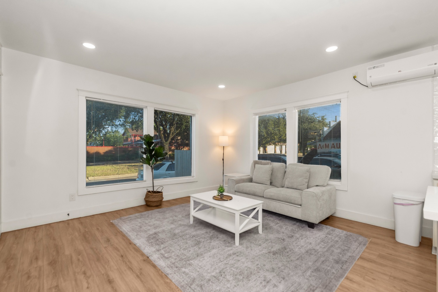 Modern EaDo Apartment Near Downtown — photo 4