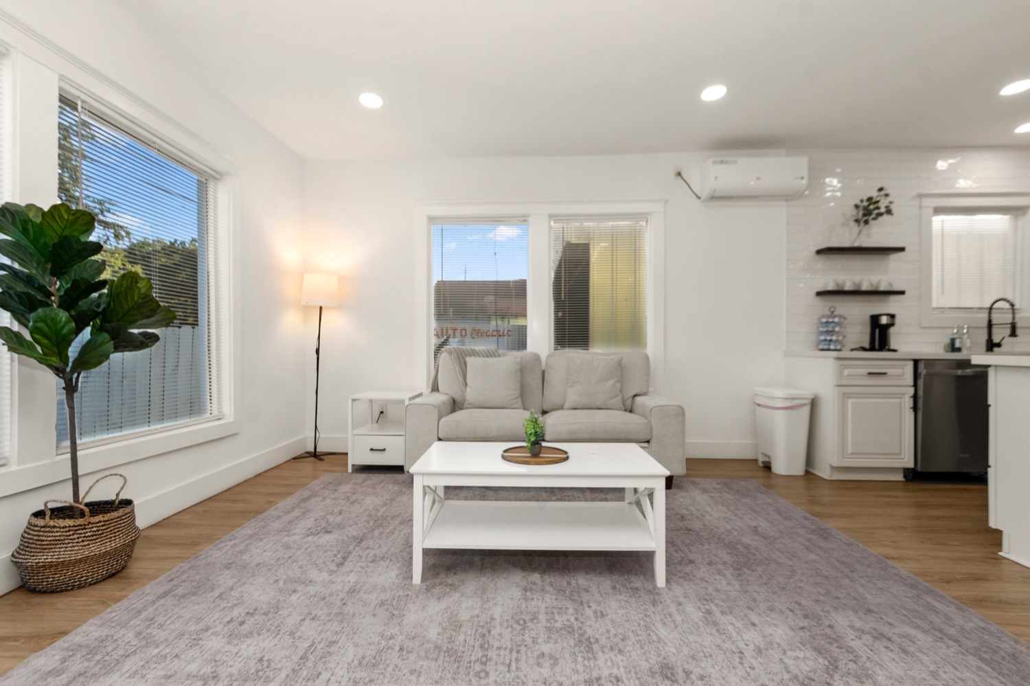 Modern EaDo Apartment Near Downtown — photo 5