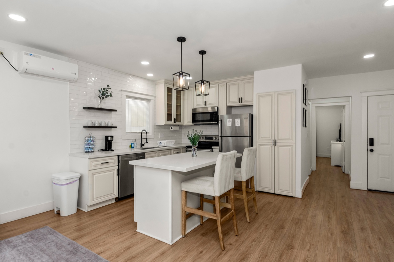 Modern EaDo Apartment Near Downtown — photo 6