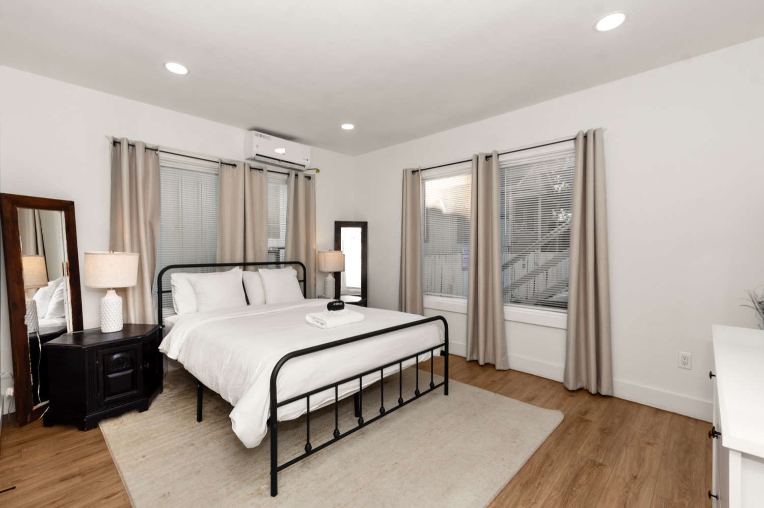 Modern EaDo Apartment Near Downtown — photo 23
