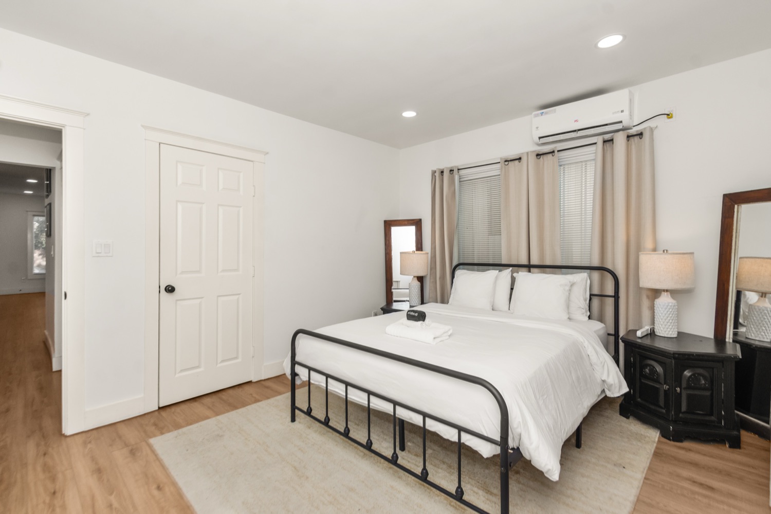 Modern EaDo Apartment Near Downtown — photo 25