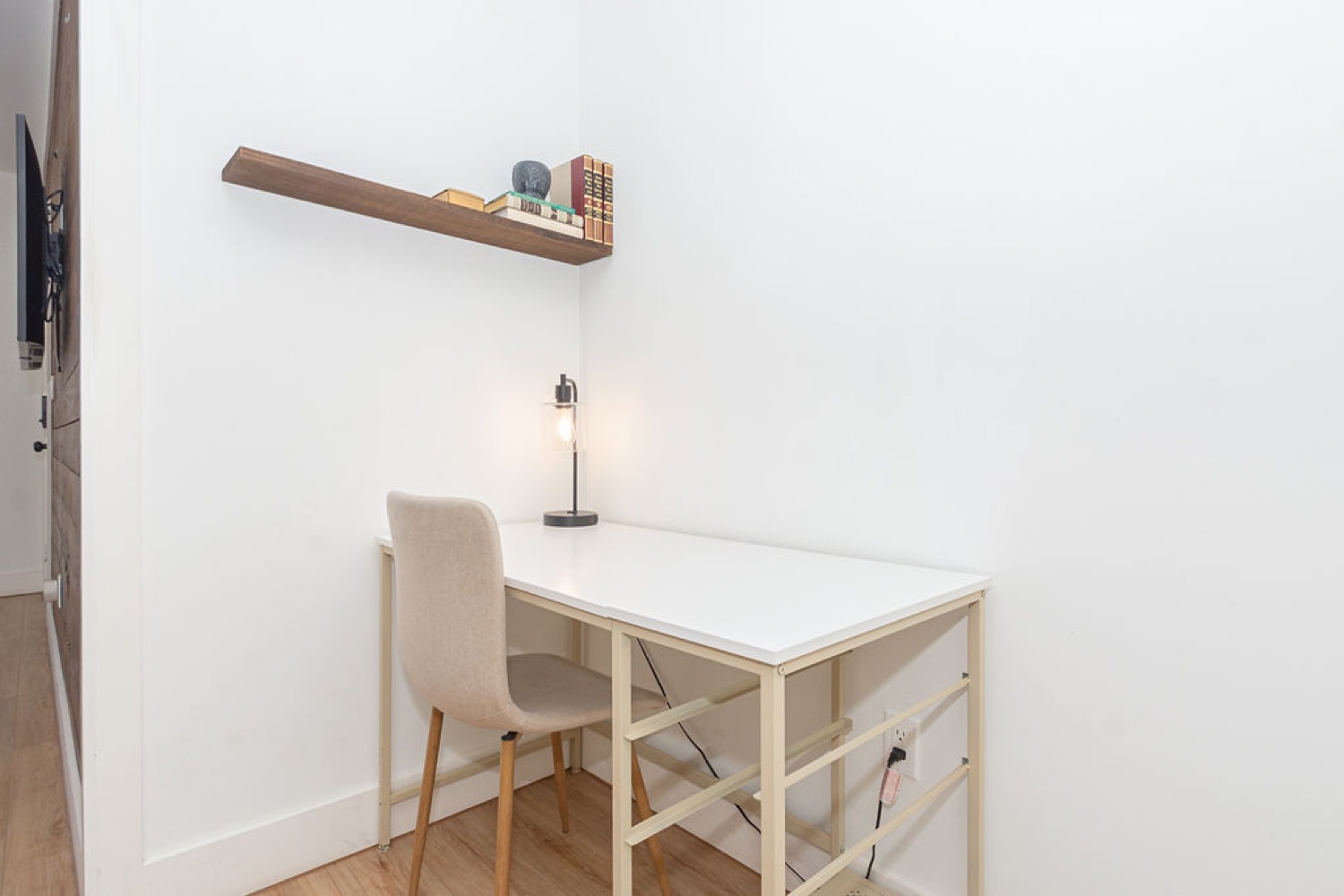 Stylish EaDo Apt — photo 9