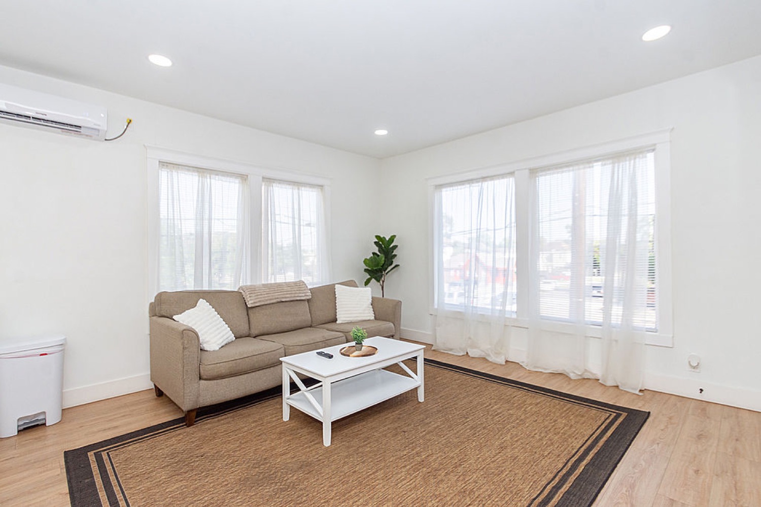Stylish EaDo Apt — photo 12