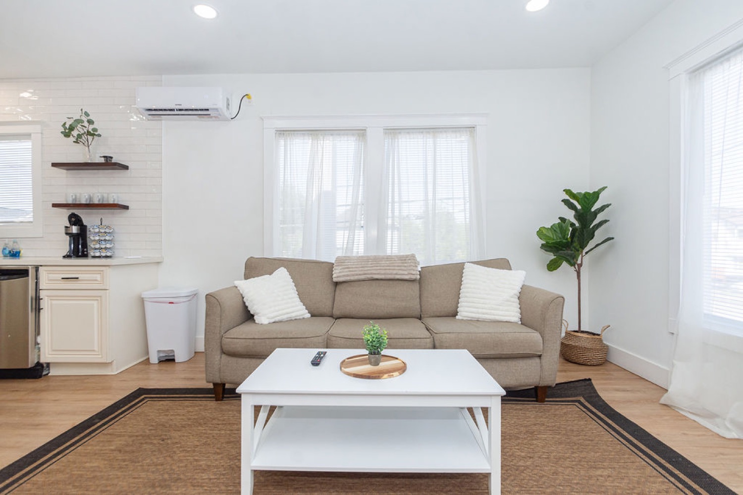 Stylish EaDo Apt — photo 13