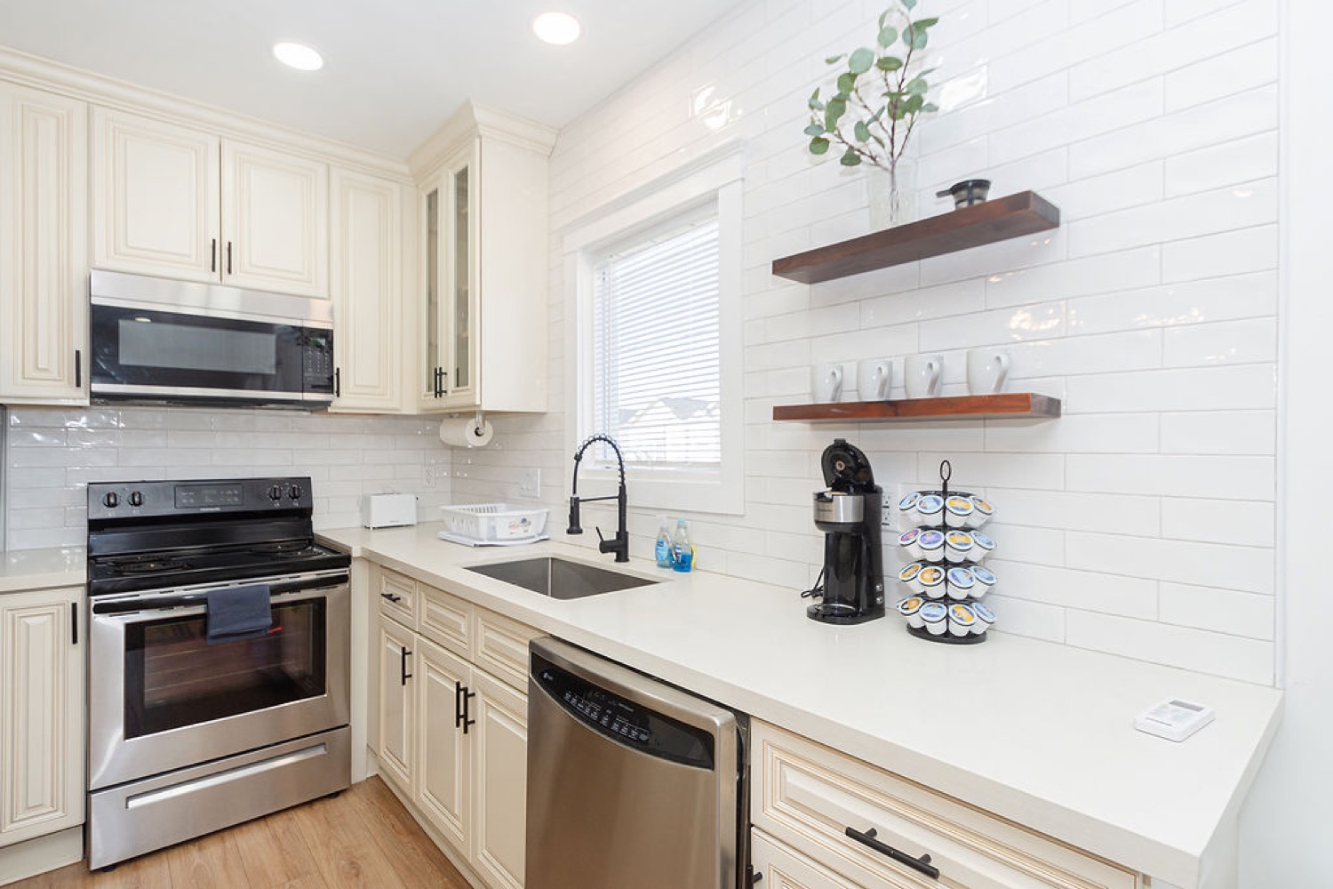 Stylish EaDo Apt — photo 16