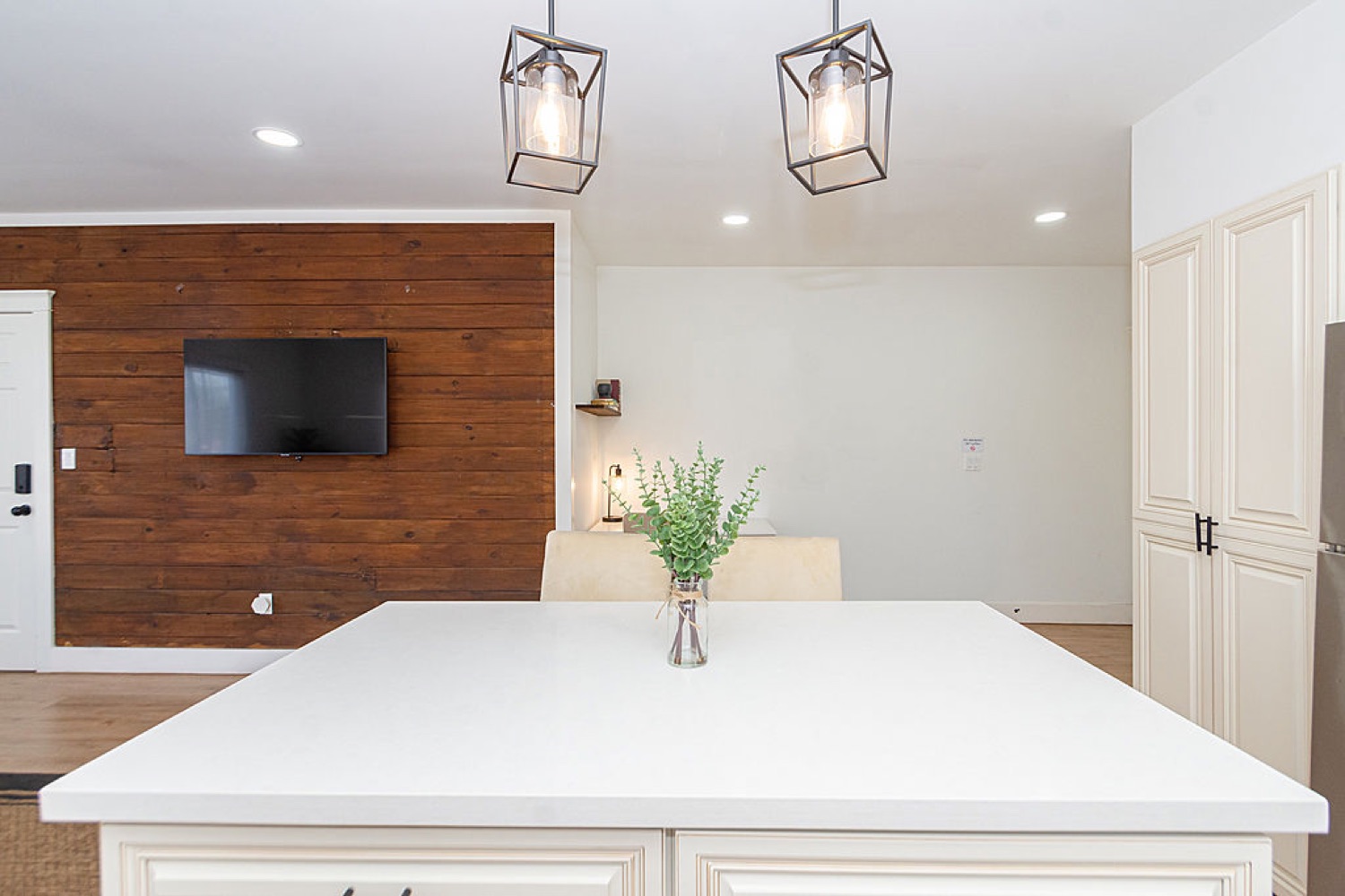 Stylish EaDo Apt — photo 18
