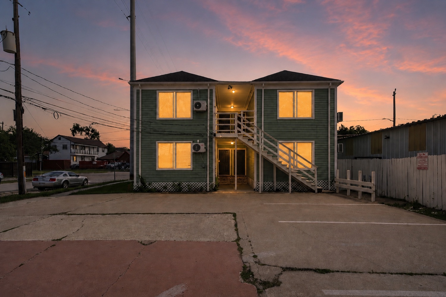 Stylish EaDo Apt — photo 32