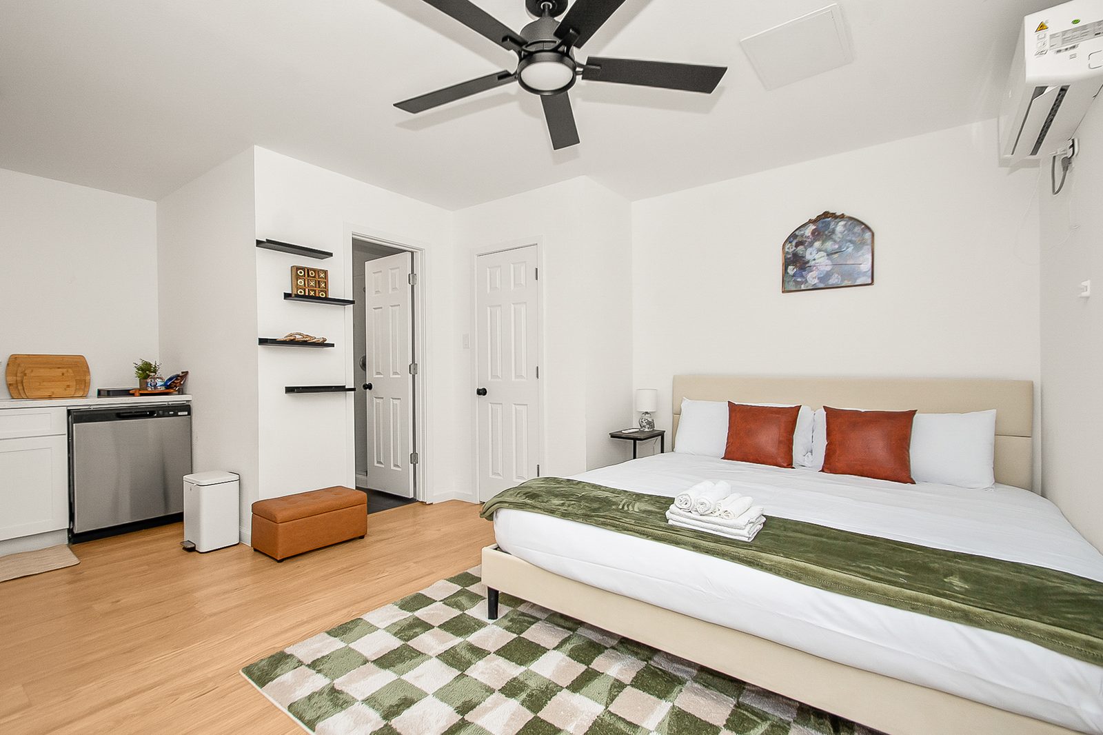 Houston Heights Studio — photo 1