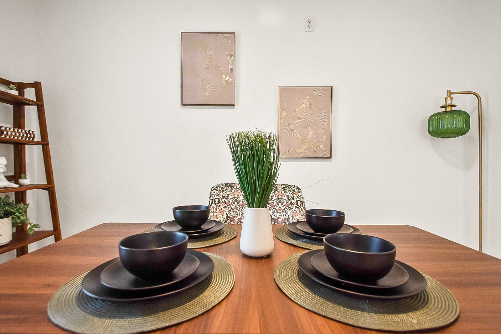 Sunny Heights Bungalow — photo 9