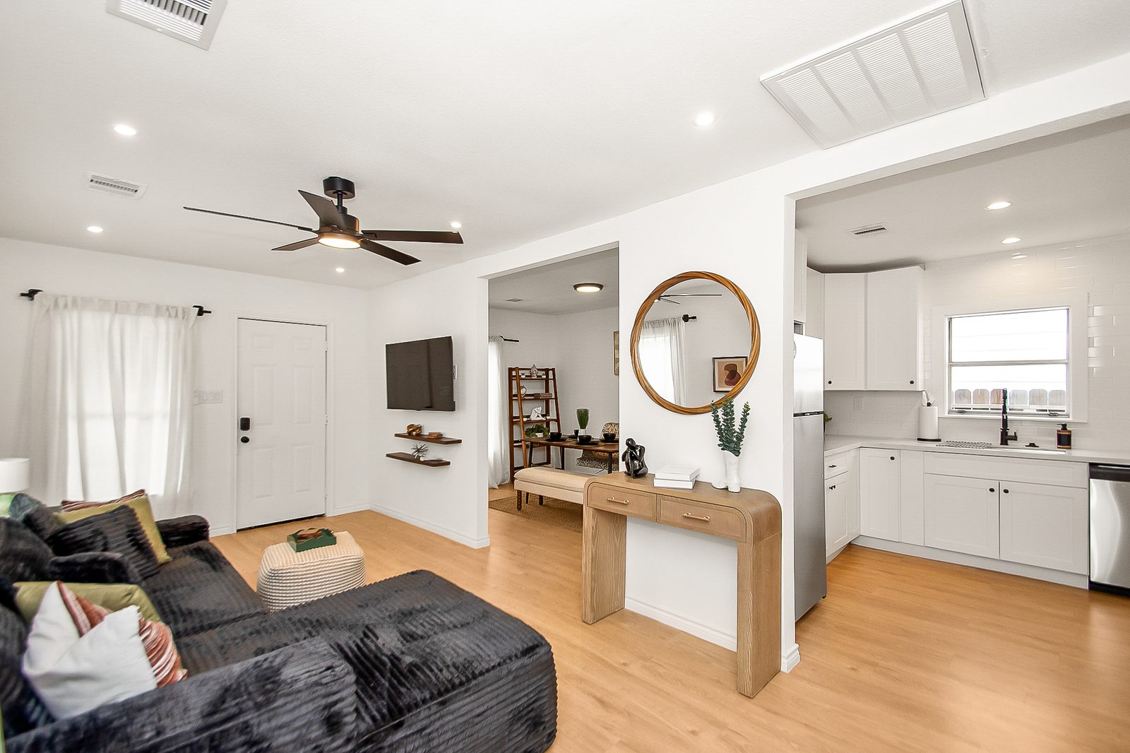 Sunny Heights Bungalow — photo 2