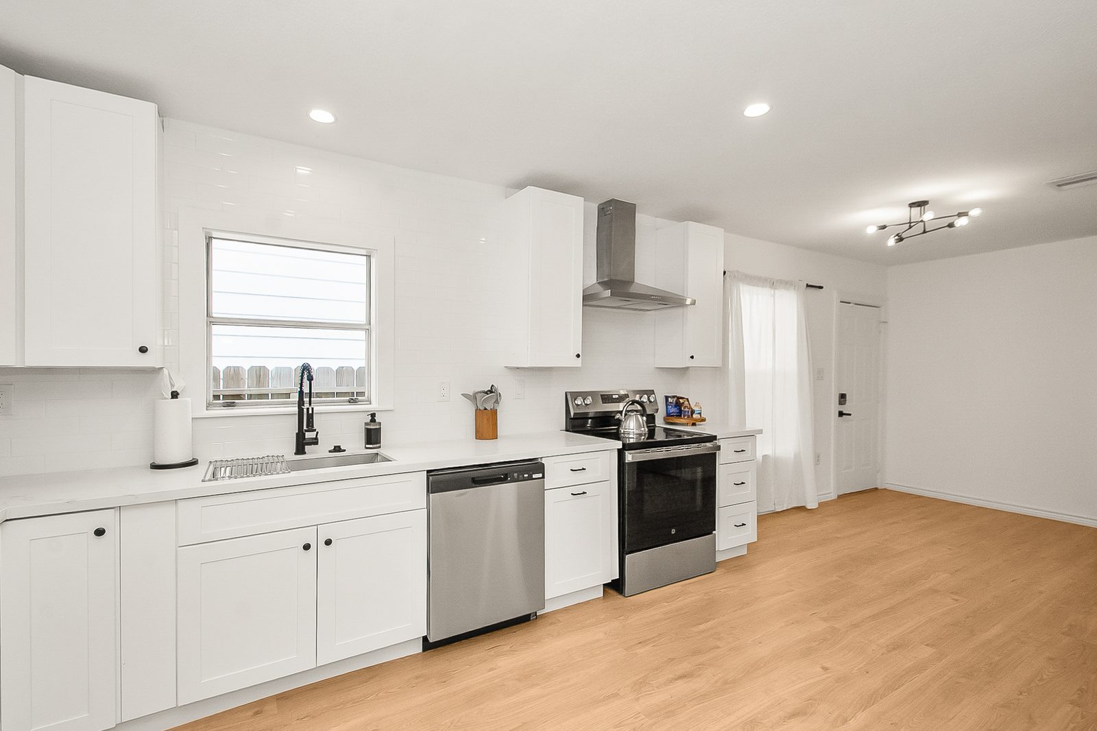 Sunny Heights Bungalow — photo 12